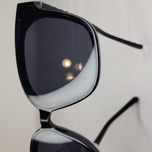Chanel Sunglasses letters on top - Picture 17 of 17